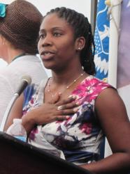 Abigail Rene leads her fellow new citizens in the Pledge of Allegiance.